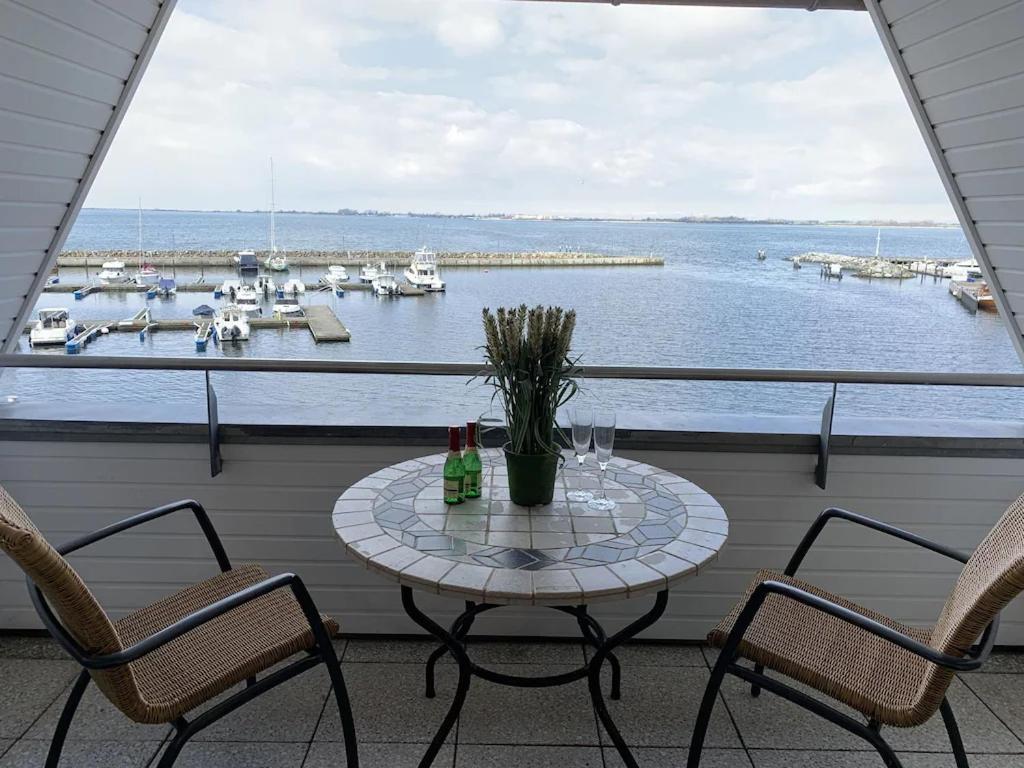 Ferienwohnung Hafenblick Wiek auf Rügen Exterior foto