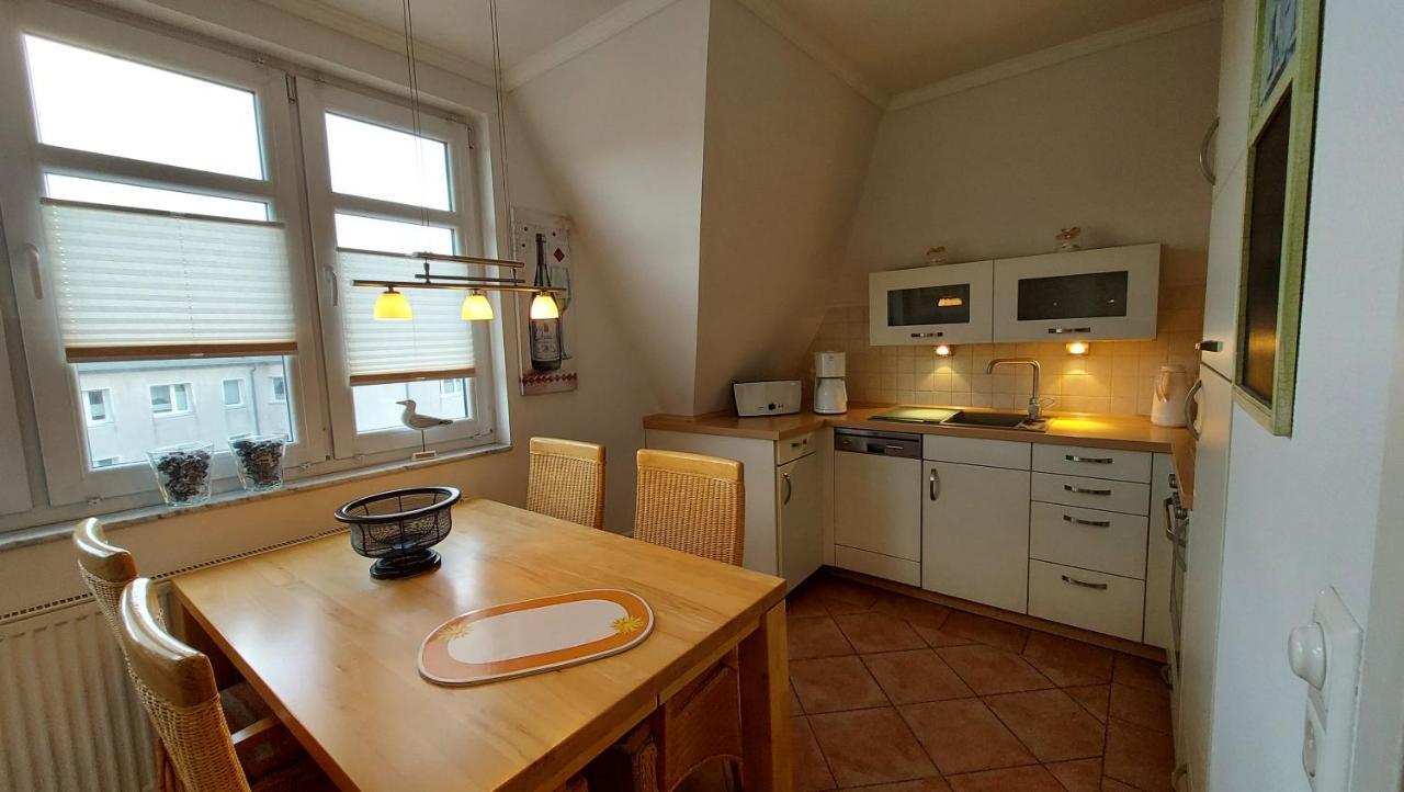 Ferienwohnung Hafenblick Wiek auf Rügen Exterior foto