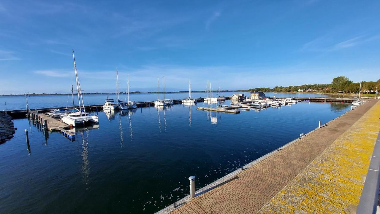 Ferienwohnung Hafenblick Wiek auf Rügen Exterior foto