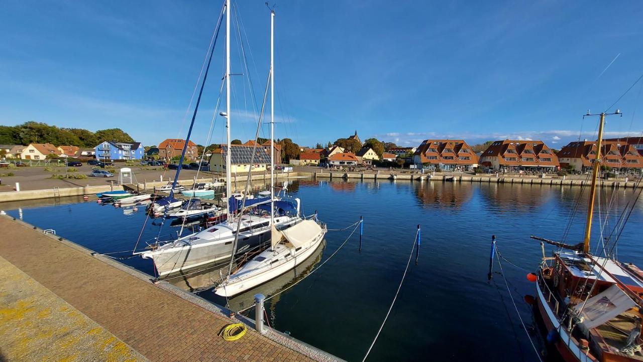 Ferienwohnung Hafenblick Wiek auf Rügen Exterior foto